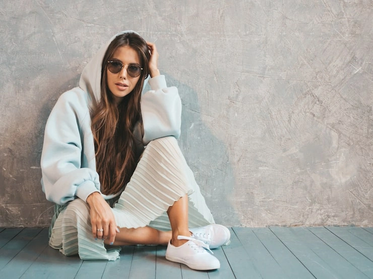 Casual Day Looks with White Sneakers