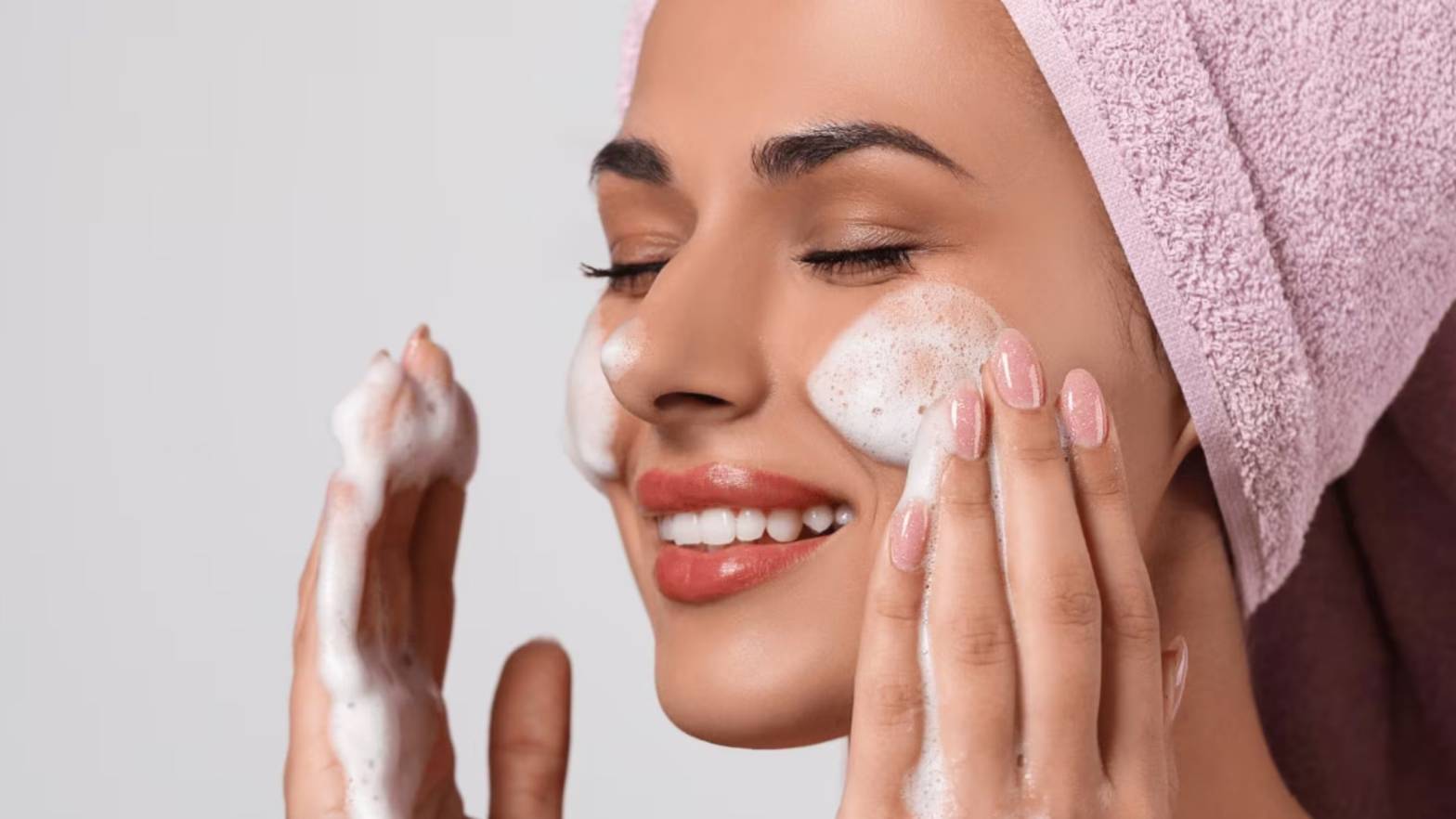 Why Nighttime Beats Daytime for Skin Repair