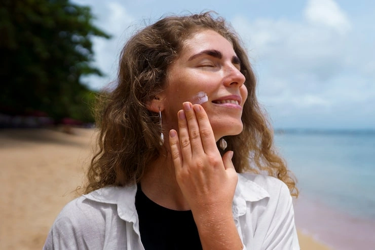 How To Reapply Sunscreen Without Breaking Out